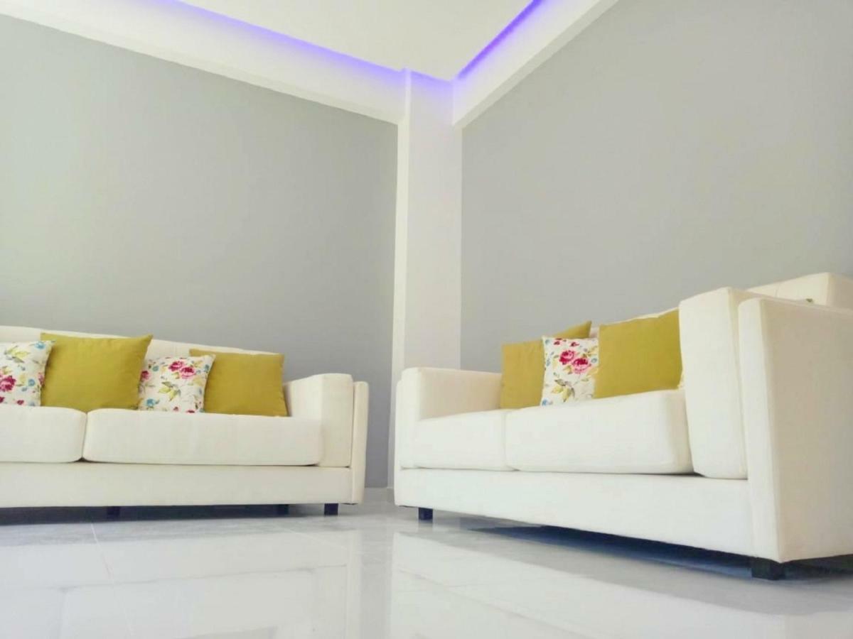 Luxury Apartment Next To The Sea Beach Atenas Exterior foto